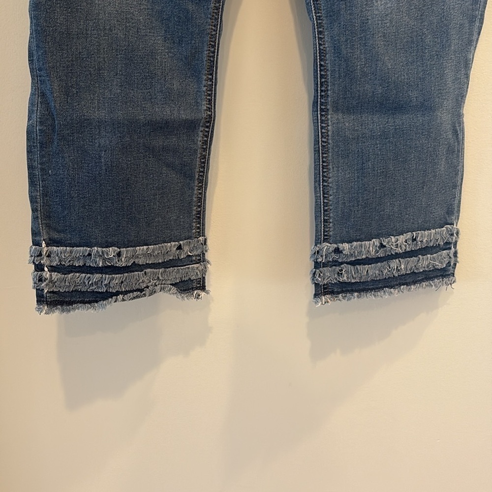 Jen 7 by 7 for all mankind - Cropped Fringe Hem Straight Leg Jean - Size 16. - Picture 8 of 15